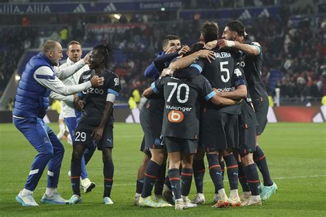 Marseille moves back to 2nd place with 2-1 win at Lyon